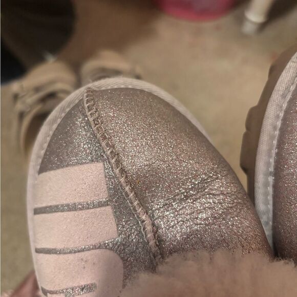 UGG Sherpa Slippers!!! - Picture 4 of 4